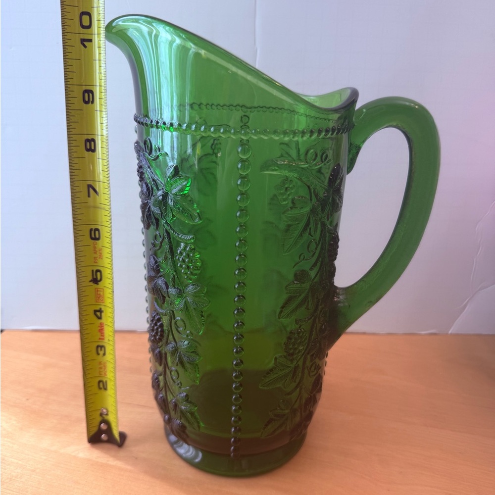 Vintage California Beaded Grape Pressed Green Glass Pitcher and 4 Glasses 8oz - Picture 4 of 11